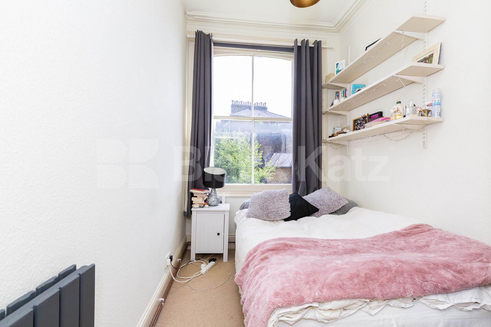 A spacious 2 double bedroom property with communal gardens Hartham Road, Hillmarton Conservation Area 